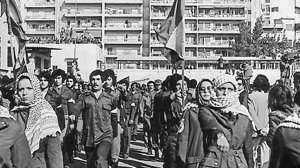 Photo défilée des brigades de Fatah au Liban.
