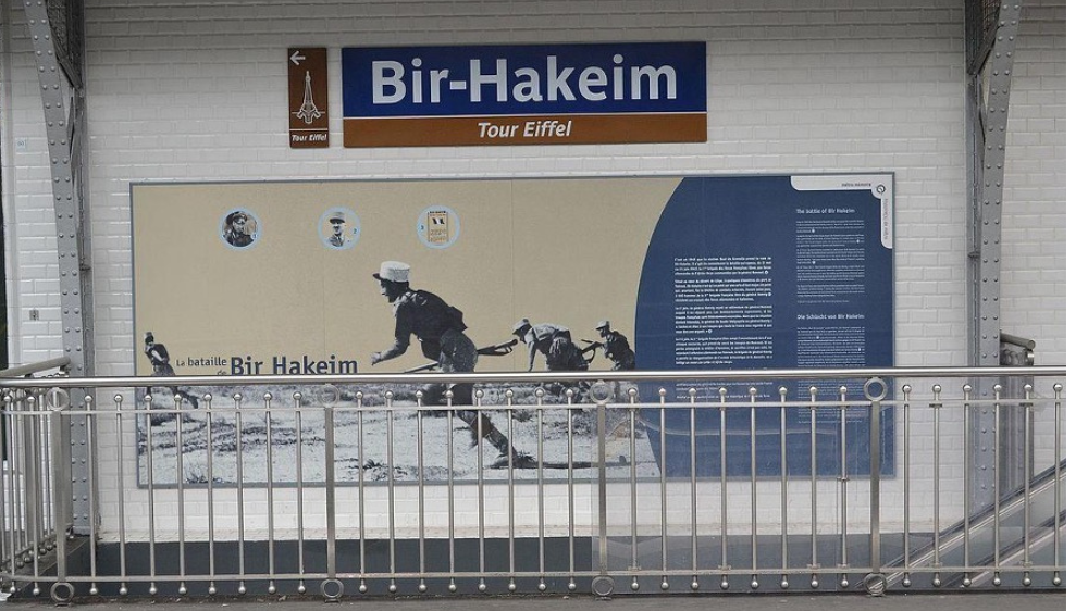 Station de métro Bir Hakeim sur la ligne 6 du métro parisien
